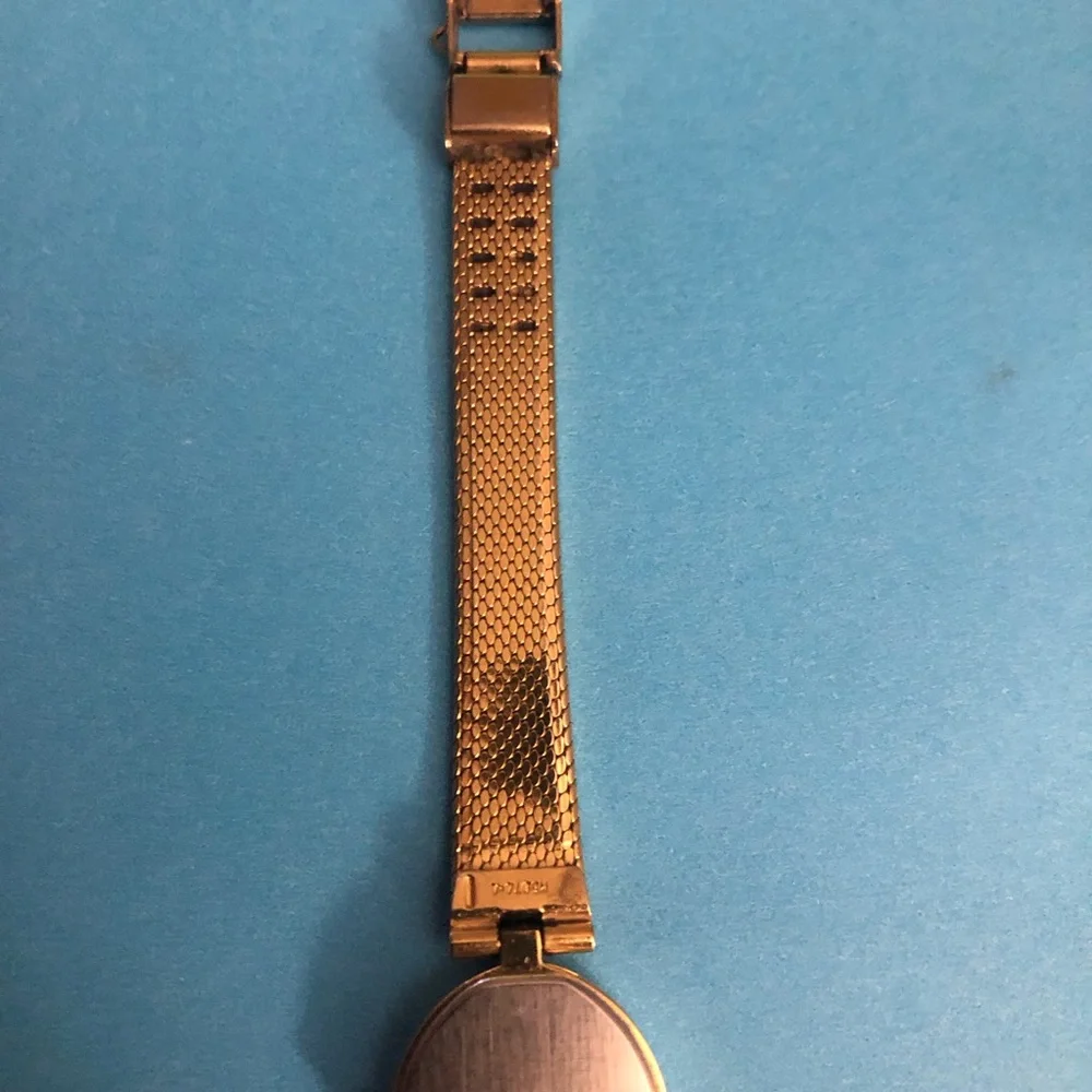 Vintage 1980s Seiko Women’s Watch Genuine Diamond Accents Gold-Toned Mesh Band